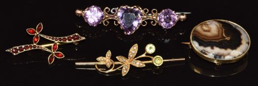 A c1900 18ct gold brooch set with agate, 15ct gold section of brooch set with peridot and seed
