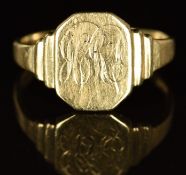A 9ct gold signet ring, 2.7g, size P