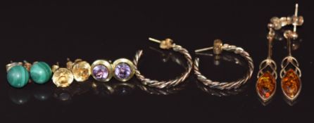 Three pairs of 9ct gold earrings set with pressed amber, citrine and tri-coloured rope twist (9.5g),