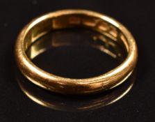 A 22ct gold wedding band / ring, 5.6g, size P