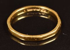 A 22ct gold wedding band / ring, 2.7g, size M