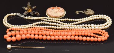 A 14ct gold pendant set with a cameo, 9ct gold heart padlock clasp (2g), pearl necklace, pearl stick