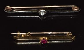 An 18ct gold brooch set with a ruby (3.1g) and a 9ct gold brooch set with a diamond (1.6g)