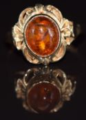 A 14k gold ring set with a pressed amber cabochon, 3g, size R