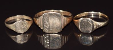 Three 9ct gold signet rings (one with broken band), 5.5g