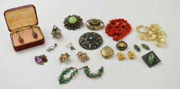 A collection of jewellery including silver brooch, silver bracelet set with green agate, Victorian