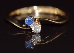 An 18ct gold ring set with a diamonds and sapphires in a twist setting, 1.9g, size N