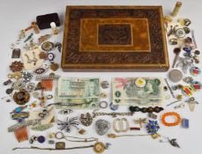 A collection of costume jewellery including vintage brooches, 9ct gold ring mount (3g), silver