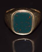 A 9ct gold ring set with bloodstone, 6g, size P/Q