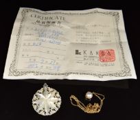 An 18k gold necklace set with a pearl (2.4g) and a mother of pearl pendant