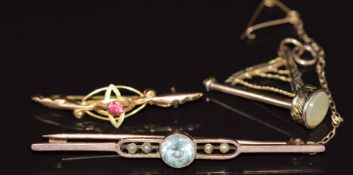 Two Edwardian 9ct gold brooches and a 9ct gold charm/ seal in the form of a harp, 6.5g