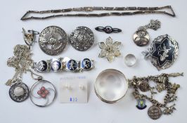 A collection of silver jewellery including Siam silver suite of jewellery, Iona Scottish silver