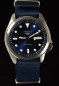 Seiko 5 gentleman's diver's automatic wristwatch ref. 4R36-08L0 with day and date aperture, luminous