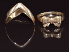 A 9ct gold 'V' shaped ring and 9ct gold ring in the form of a bow, 4.7g, size S