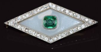 Belle Epoque 18ct gold brooch set with chalcedony, a cushion cut emerald of approximately 0.7ct