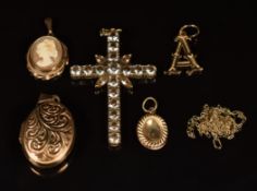 A 14k gold cross pendant (4.5g), 9ct gold locket, three 9ct gold pendants and a 9ct gold chain (5g)