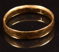 An 18ct gold wedding band / ring, Birmingham 1890, 2.1g, size K