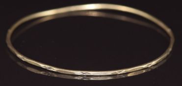 An 18k gold bangle, 5.8g