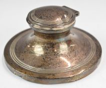 Edward VII hallmarked silver capstan inkwell, Birmingham 1903, maker Robert Pringle & Sons, diameter