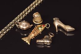 Victorian 9ct gold chain and four 9ct gold charms including shoe, boot, tea pot and thimble (9.4g)