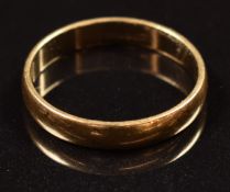 A 9ct gold wedding band / ring, 1.4g, size J