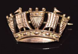 A 9ct rose gold coronet brooch, 3.8g 2.5x1.5cm