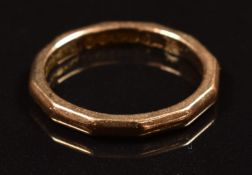 A 9ct gold ring / wedding band, 2.1g, size J
