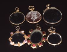 Six Edwardian / c1910 9ct gold lockets including two hallmarked Chester 1904, one Birmingham 1908