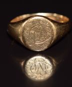 An 18ct gold signet ring, Birmingham 1918, 6.4g, size M