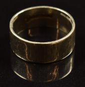 A 9ct white gold wedding band / ring, 3.5g, size K