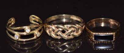 Three 9ct gold rings, one set with onyx and one of Celtic design, 3.5g, size C & I