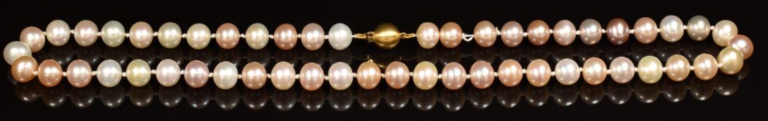 A single strand of pearls with 9ct gold clasp