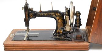 Pfaff hand wind vintage sewing machine, in original case
