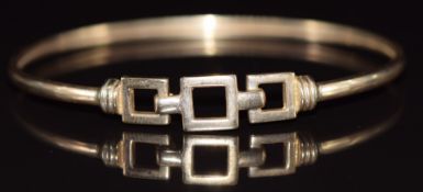 A 9ct gold bangle with pierced square decoration, 6.2g
