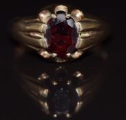 A 9ct gold ring set with an oval garnet, 4.6g, size T