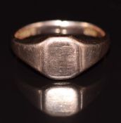 A 9ct rose gold signet ring, Chester 1921, 7g, size R