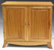 Contemporary hardwood collector's cabinet of seven drawers, W53 x D28 x H46cm