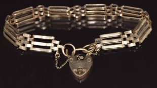 A 9ct gold gate bracelet with heart padlock clasp, 18.7g