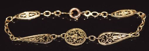An 18ct gold filigree bracelet , 5.3g 17cm