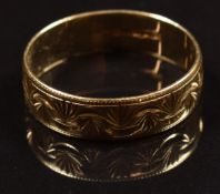 A 9ct gold ring with cut out decoration, 2.5g, size Q
