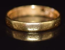 A 22ct gold wedding band / ring, 3.3g, size M