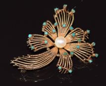 A 9ct gold brooch in the form of a flower set with a pearl and turquoise, 8.4g 5x3.8cm