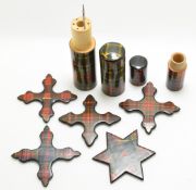 Sewing, needlework and embroidery interest Mauchline ware tartan needle cases and thread winders for