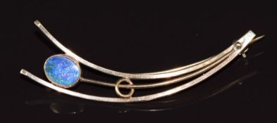 A 9ct gold brooch set with a black opal doublet, 3g 5.5cm