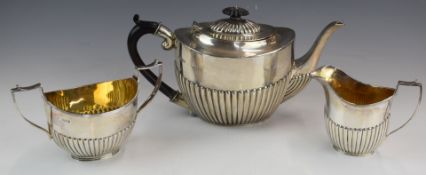 Edward VII or George V hallmarked silver three piece tea set with reeded lower body, the milk jug