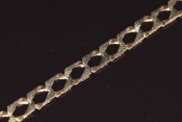 A 9ct gold curb link bracelet made up of textured links, 13.4g