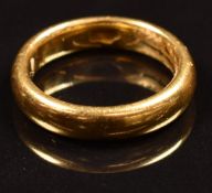 A 22ct gold wedding band / ring, 7.8g, size J/K
