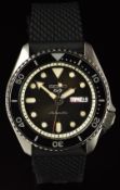 Seiko 5 gentleman's diver's automatic wristwatch ref. 4R36-07G0 with day and date aperture, luminous