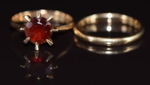 A 9ct gold ring set with a garnet and a 9ct gold wedding band/ ring, 5.2g, size P