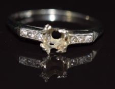A 14k gold ring mount set with diamonds to the shoulders, 1.6g, size M